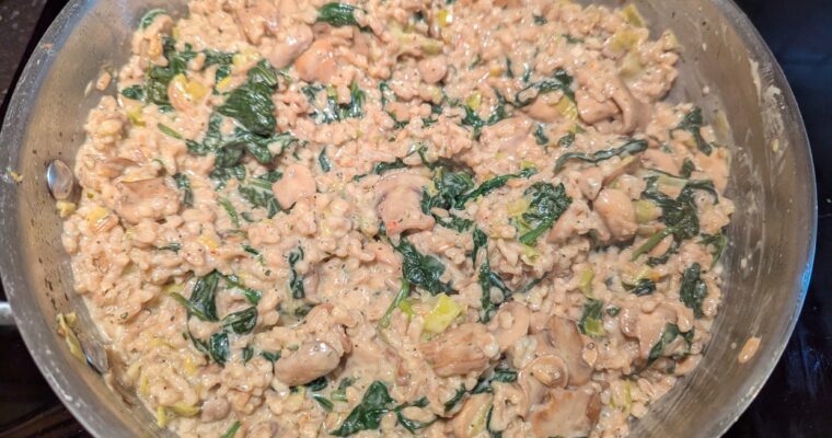 Creamy Spinach, Mushroom, and Leek Oat “Risotto”